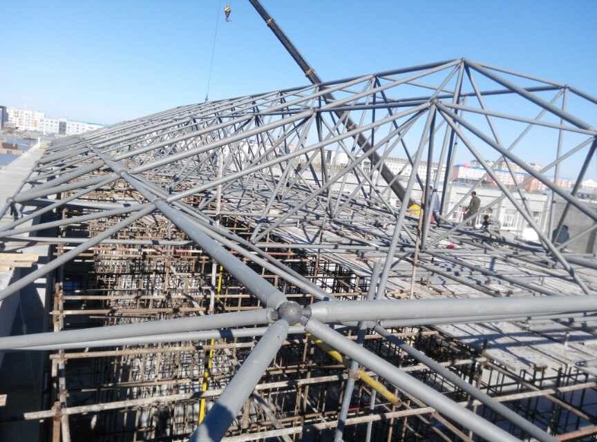 宝山商贸城屋顶网架工程