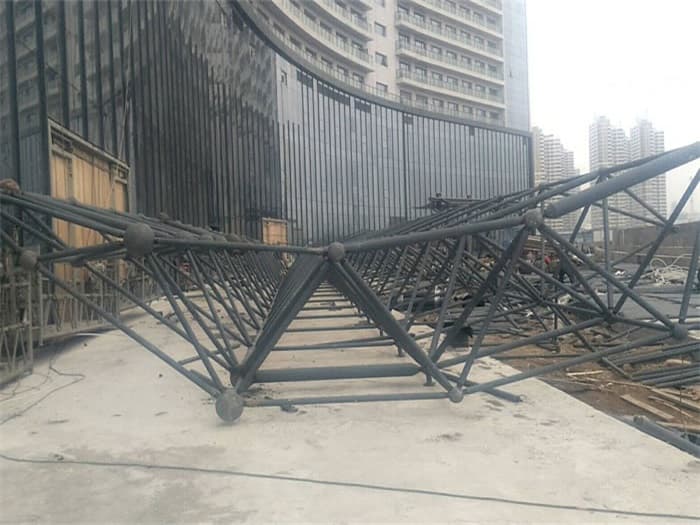 宝山万豪酒店雨棚网架